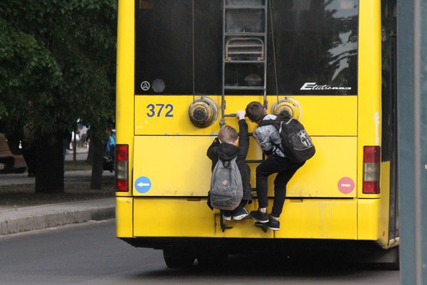 Частині луцьких школярів надали безкоштовний проїзд у тролейбусах