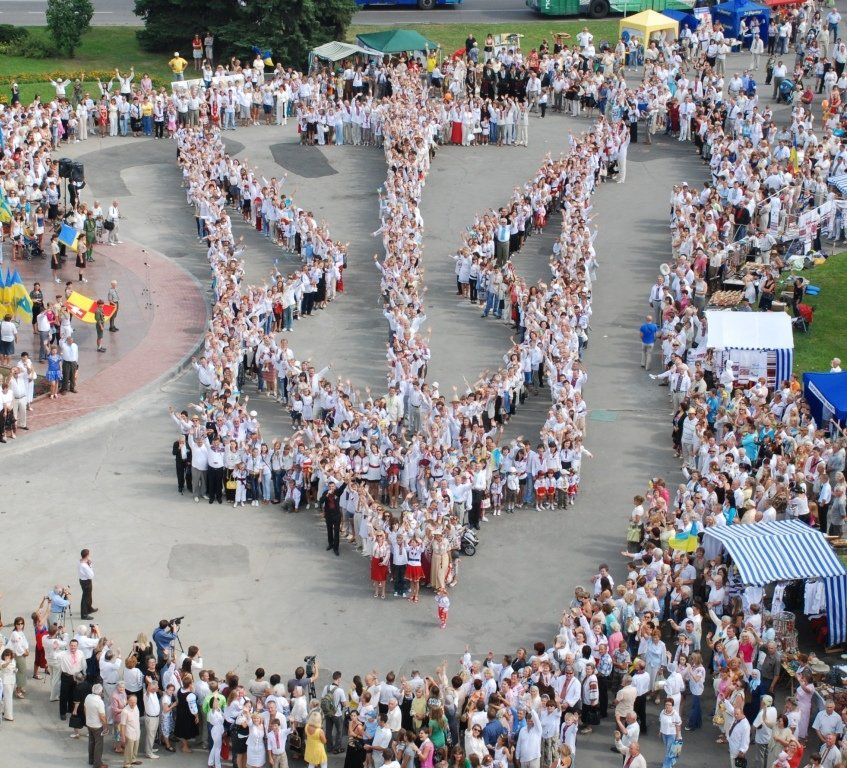 «Українська вишиванка»: лучан кличуть на флешмоб