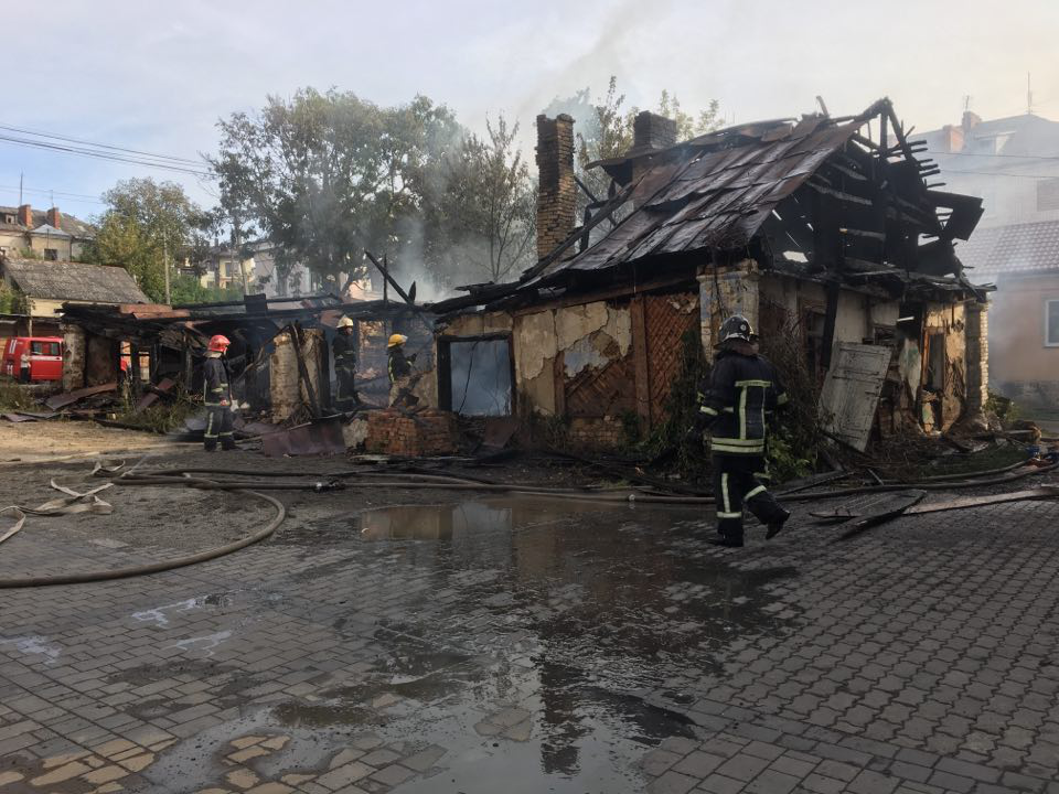 У Луцьку ліквідували пожежу біля міськради (фото)