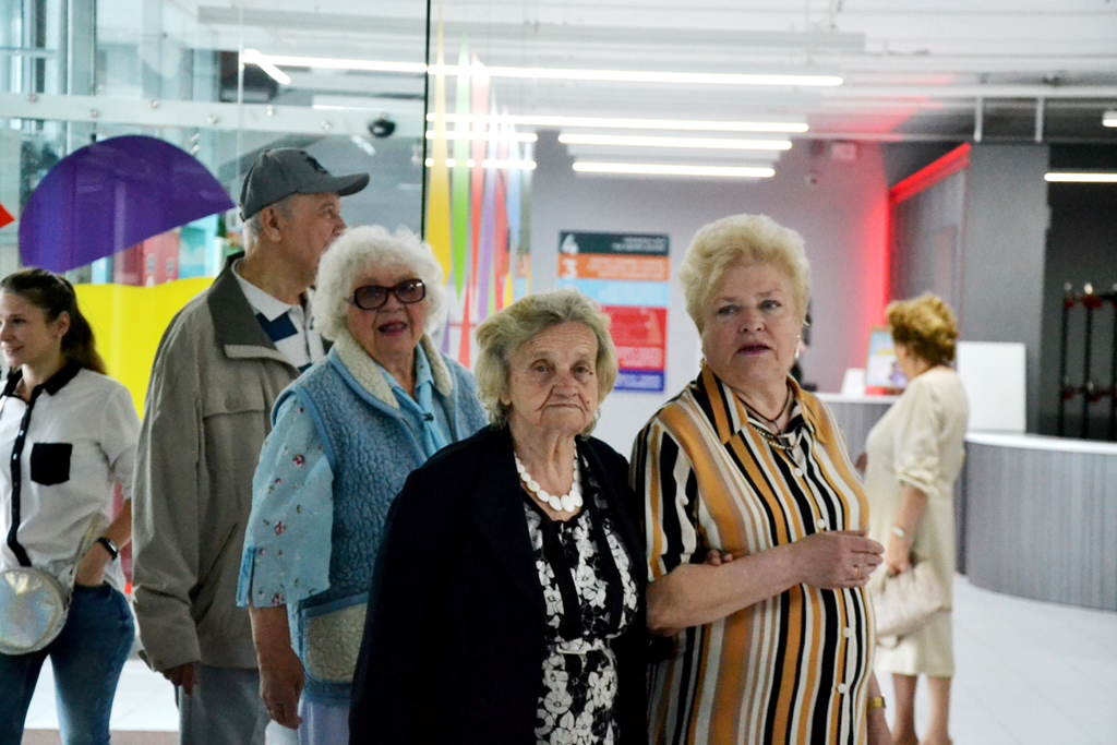Дивитися без хвилювання неможливо: луцькі пенсіонери про фільм «Заборонений» (фото)