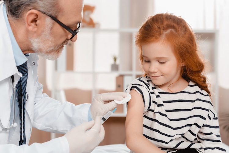 ТОП-5 міфів про вакцини: яким помилковим твердженням вірять українці