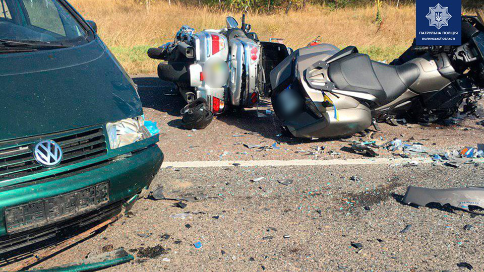 Смертельна аварія на Волині: два мотоциклісти в'їхали в авто (фото)