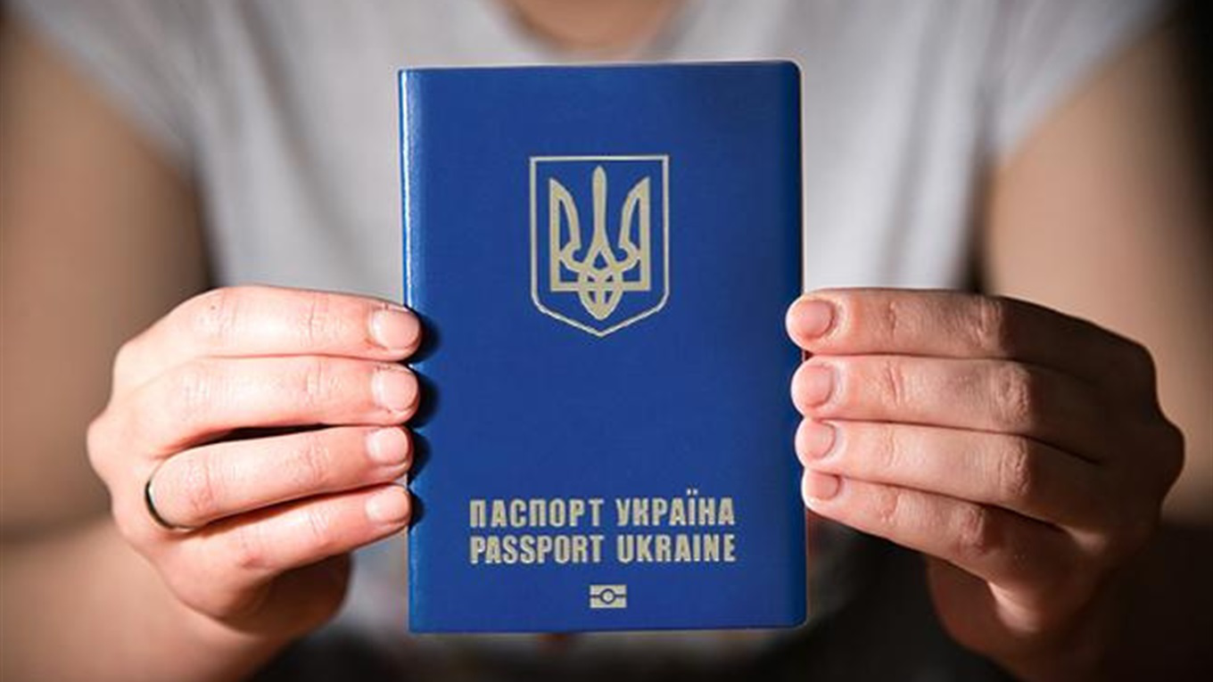 Волинянам пояснили, як стати в чергу на паспорт онлайн