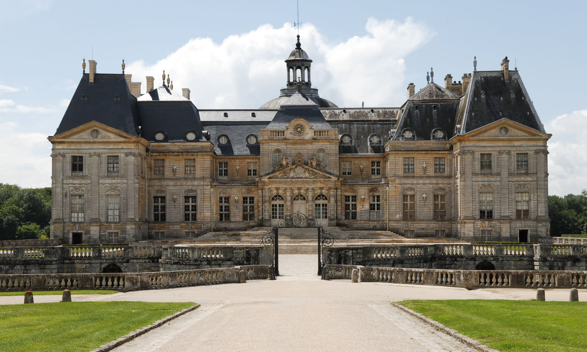У Франції пограбували замок XVII століття – винесли цінностей на 2 мільйони євро