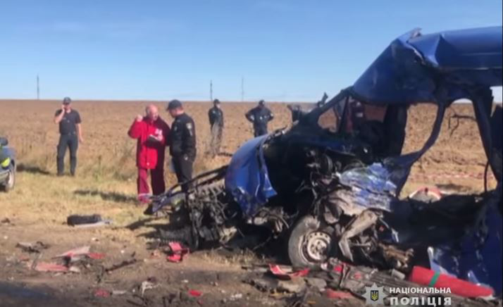 Смертельна аварія з маршруткою на Одещині: водія фури затримали