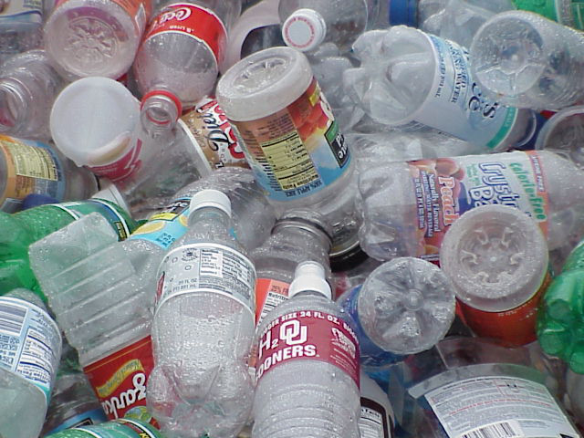 У метро Рима проїзд можна оплачувати 30 пластиковими пляшками