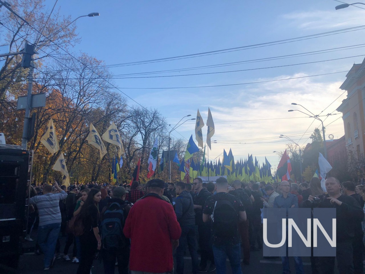 У Києві відбувається марш «Ні капітуляції» (фото, наживо)