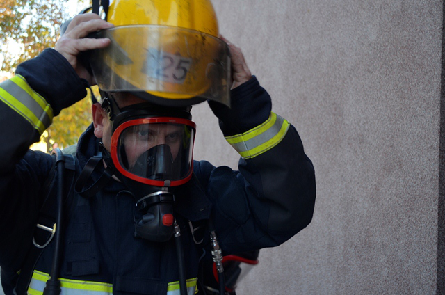 У Луцьку рятувальники провели навчання з ліквідації умовної пожежі (фото)