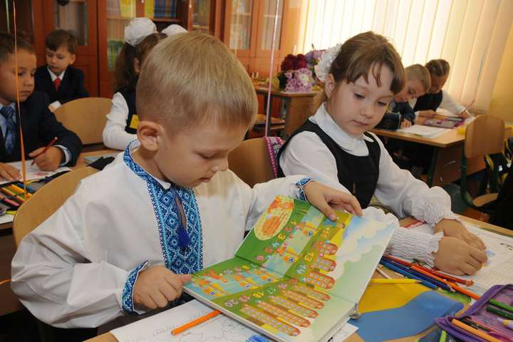 Половина українців – за перехід усіх шкіл на українську мову навчання