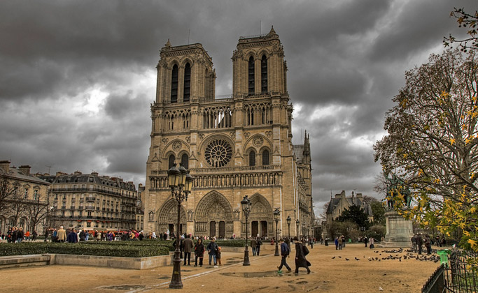 Собор Паризької Богоматері опинився під загрозою зникнення