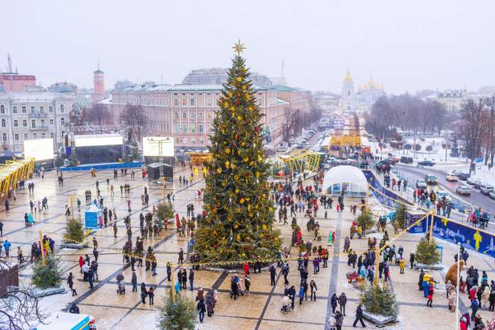 Нові гроші, нові зарплати і вихідні: що чекати українцям у грудні