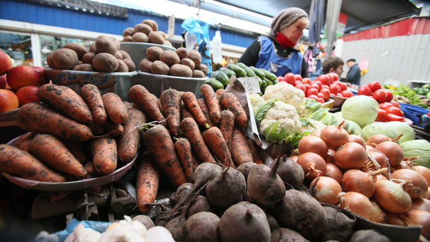 М'ясо, риба, мандарини, молоко: ціни на продукти перед святами на Центральному ринку Луцька