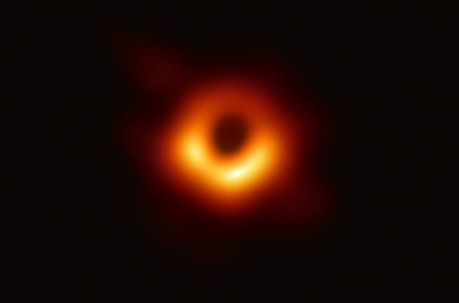 Знімок тіні чорної діри назвали науковим проривом року