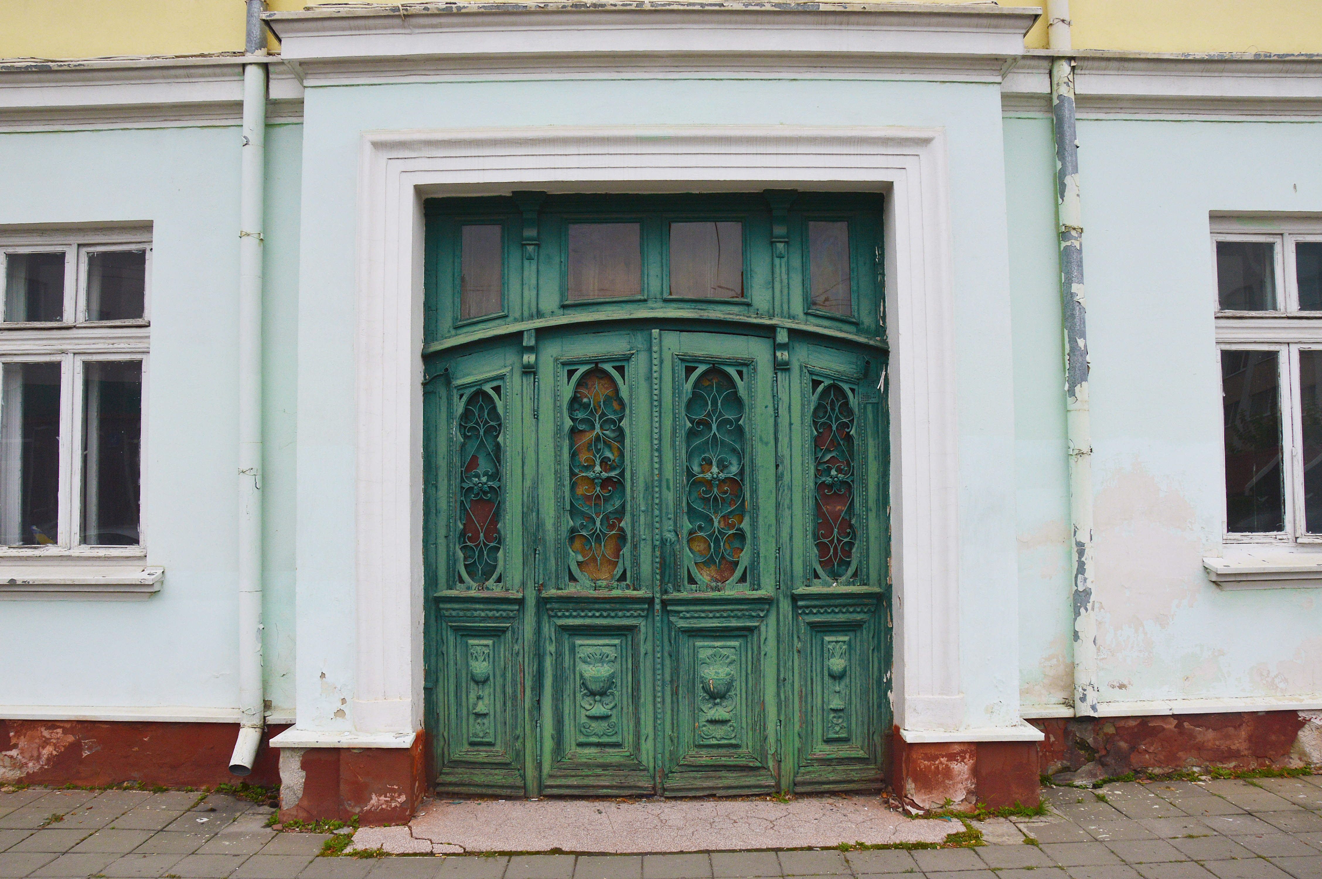 У Луцьку відреставрують кілька автентичних дверей