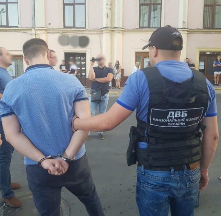 Волинського поліцейського звільнили за хабарництво