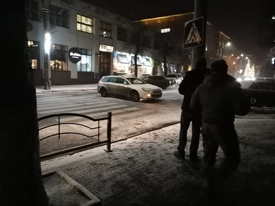 У Луцьку біля прокуратури протестувальники перекрили дорогу (відео)