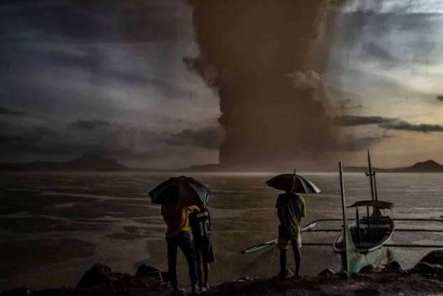 Тисячі людей евакуювали: у Філіпінах проснувся вулкан (фото)