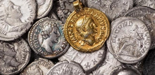 Лучанин поштою хотів відправити у Польщу старовинні монети