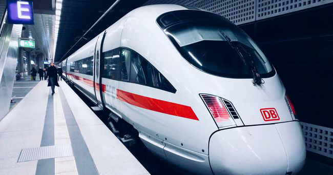 «Укрзалізницю» віддадуть в управління німецькому Deutsche Bahn, – Гончарук