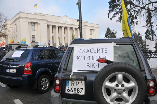 В Україні хочуть скасувати коефіцієнт віку при розмитненні авто