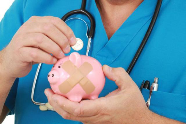 Ціни на медпослуги: пологи – більше восьми тисяч гривень, інсульт – понад 19