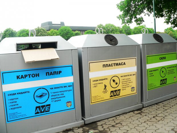 Підлітки просять встановити в Луцьку окремі контейнери для паперу, скла і пластмаси