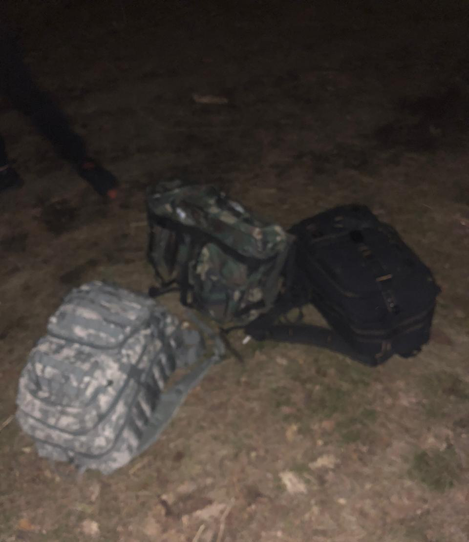 На Волині затримали двох «туристів» із сигаретами в рюкзаках (фото)