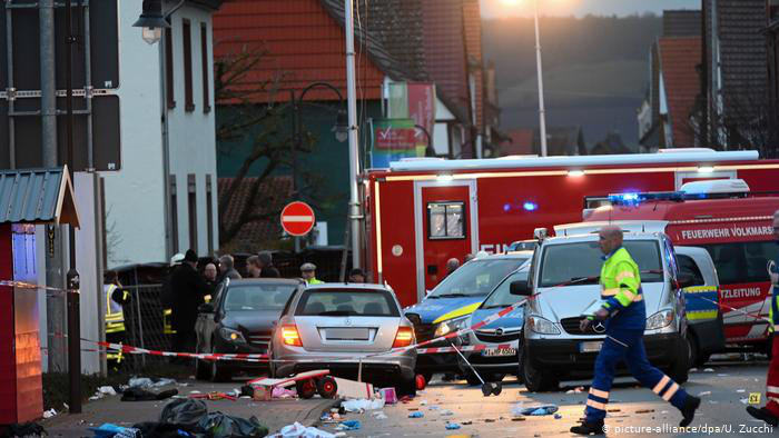 Вантажівка наїхала на натовп людей у Німеччині: 52 людини поранено