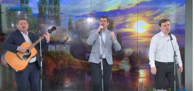 Заступник мера Луцька та депутати заспівали для жінок (відео)