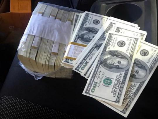 У Луцьку пограбували чоловіка: відібрали 50 тисяч доларів