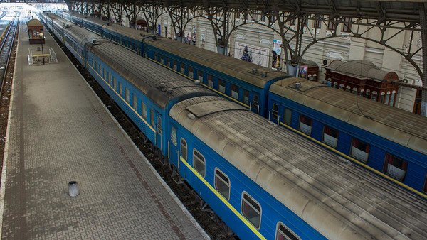 Обмежили рух приміських поїздів, що курсують через Волинь