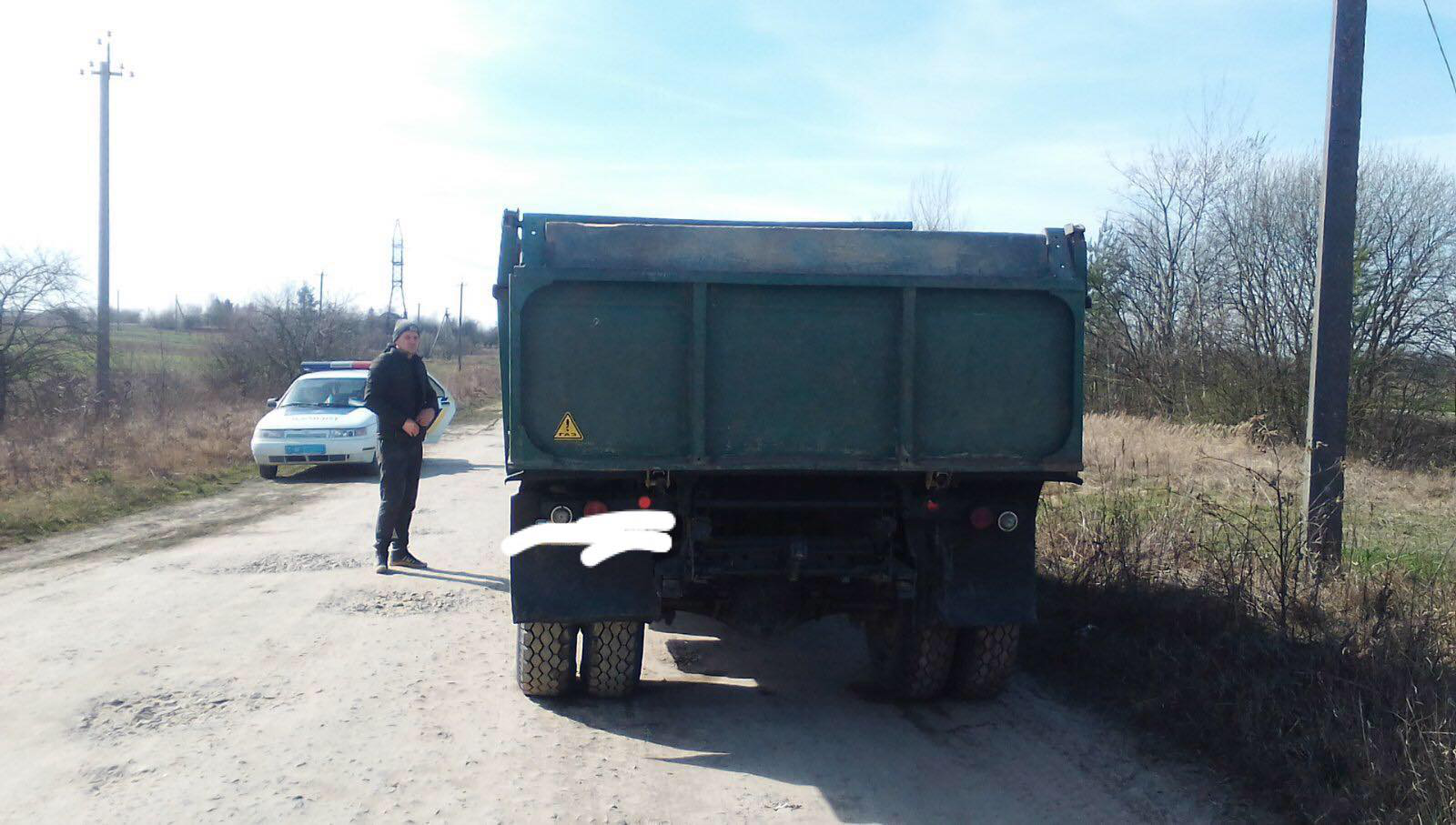 У Старовижівському районі затримали вантажівку з незаконним піском (фото)