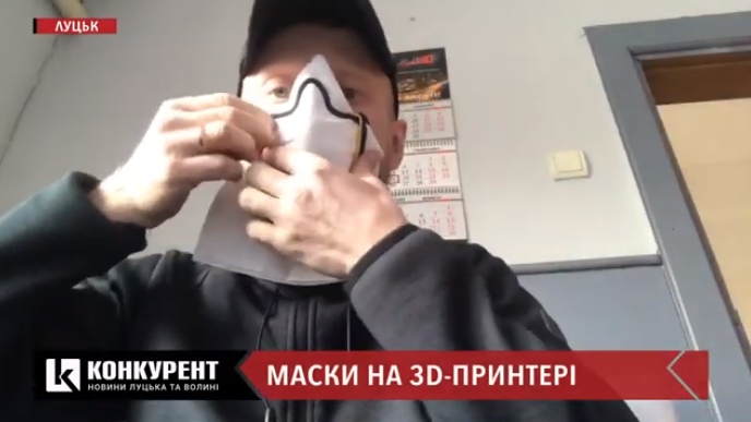 Лучанин робить захисні маски на 3D-принтері (відео)