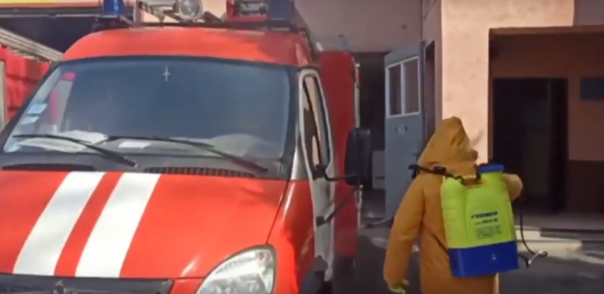 Волинські рятувальники знезаражують техніку і приміщення (відео)