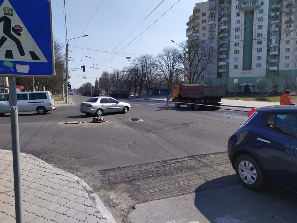 У Луцьку ремонтують вулицю Рівненську: що вже зробили і де взяли гроші (фото)