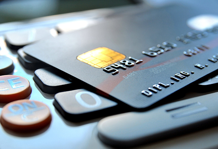 Банки автоматично продовжуватимуть термін дії платіжних карток