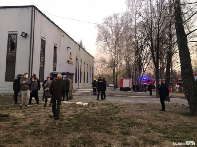 У Луцьку поблизу зоопарку загорілася церква (фото)