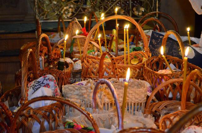Карантинний Великдень: освячення на пекарнях або кошики – за ворота