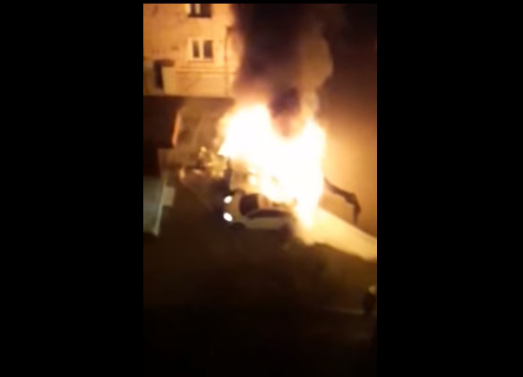 На 40-му в Луцьку згоріли автомобілі: з’явилося відео пожежі