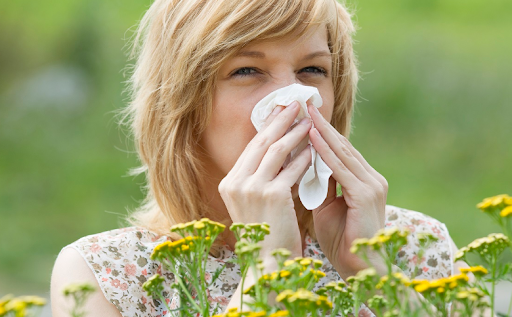 Чим сезонна алергія відрізняється від коронавірусу