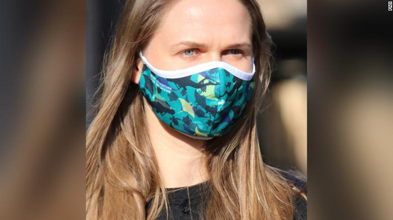 У США дайвери роблять захисні маски із океанського сміття