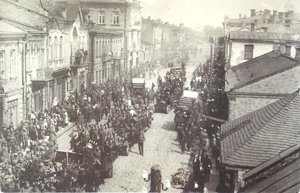 Першотравень 103 роки тому в Луцьку (ФОТО)
