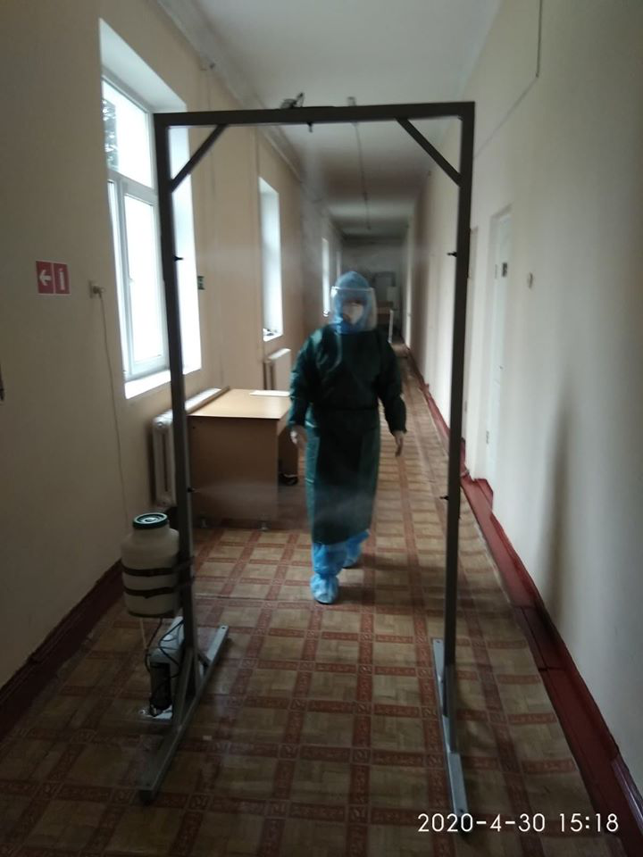 У Любомльській лікарні з’явилися дезінфікаційні рамки (фото)