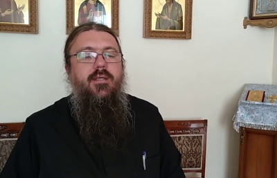 У Чернівцях священник УПЦ (МП) демонстративно обкашляв журналістів, які написали, що в нього COVID-19