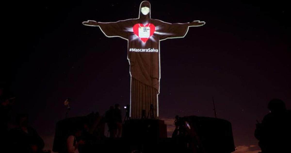 У Ріо-де-Жанейро на статую Христа-Спасителя «надягнули» маску