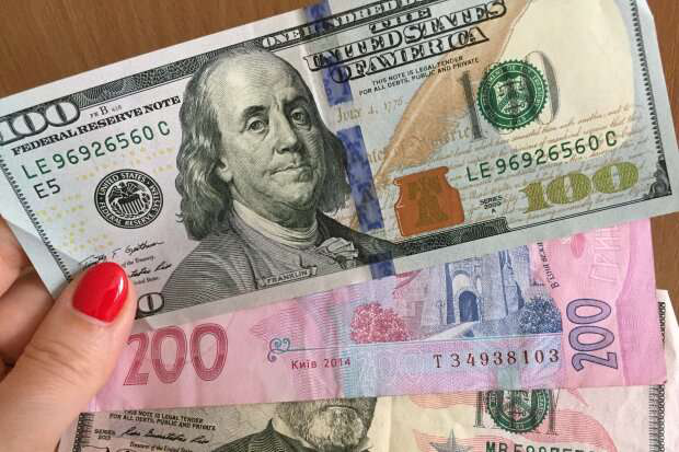 Долар і євро втрачають у ціні: курс валют у Луцьку на п’ятницю, 8 травня