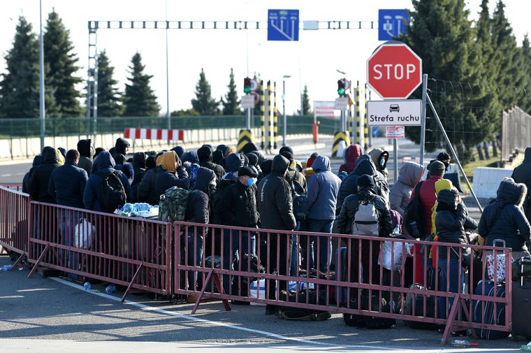 Як українські заробітчани прориваються через кордон