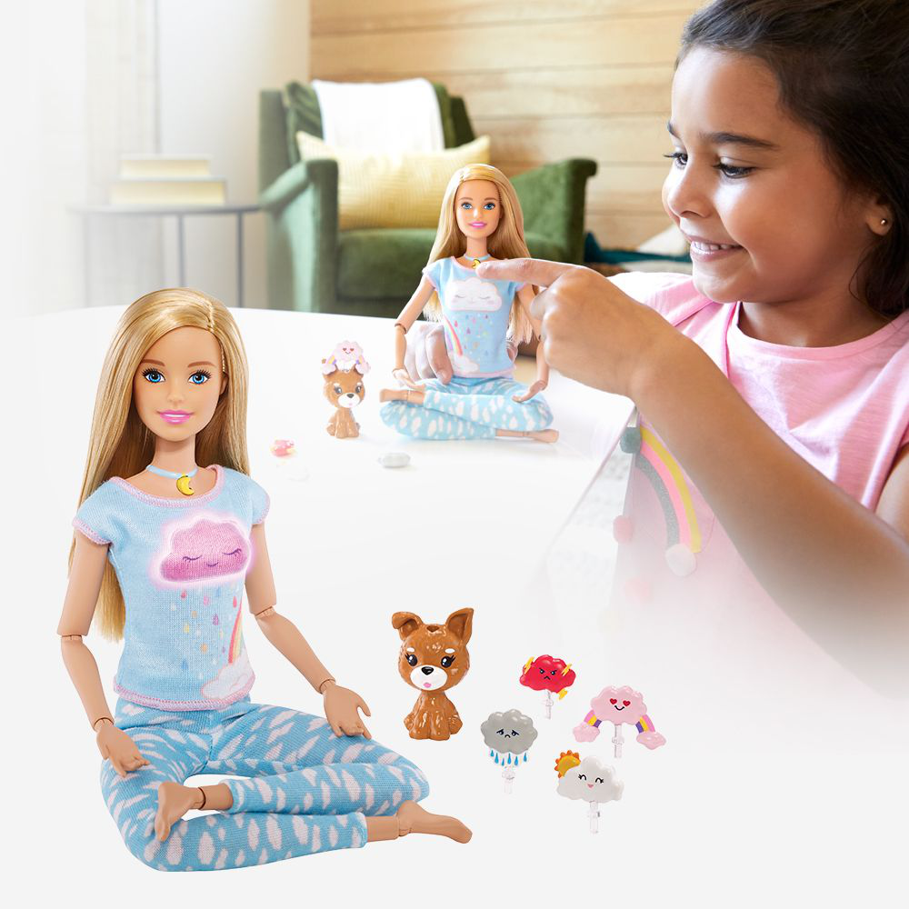 Barbie практикує йогу та відпочиває активно: Будинок іграшок розповів про тренди лялечок*