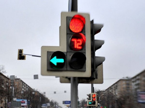 У Луцьку просять врегулювати світлофори на перехресті Відродження-Рівненської