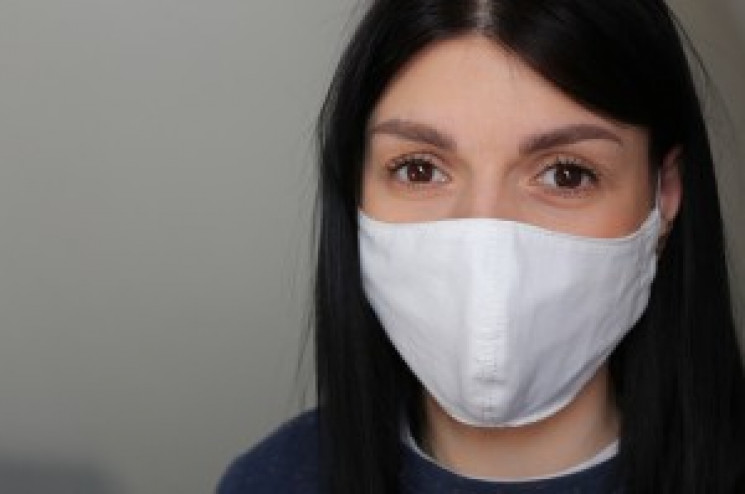 Як очищати та зберігати маску: поради експертів зі США